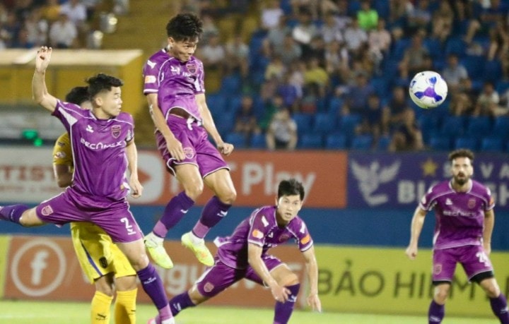 Becamex TPHCM vs HAGL: Nỗ lực cuối cùng trong cuộc chiến trụ hạng V-League