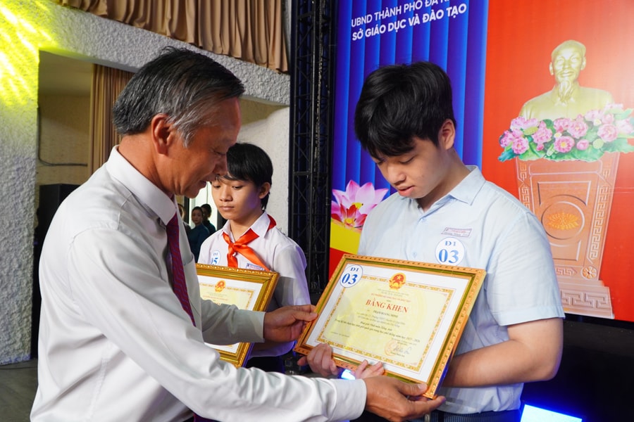 Đà Nẵng tuyên dương, khen thưởng học sinh giỏi năm học 2025 - 2026
