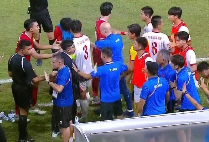 U19 Việt Nam thua U19 Indonesia 1-2 trong trận cầu hỗn loạn tại North Sumatra