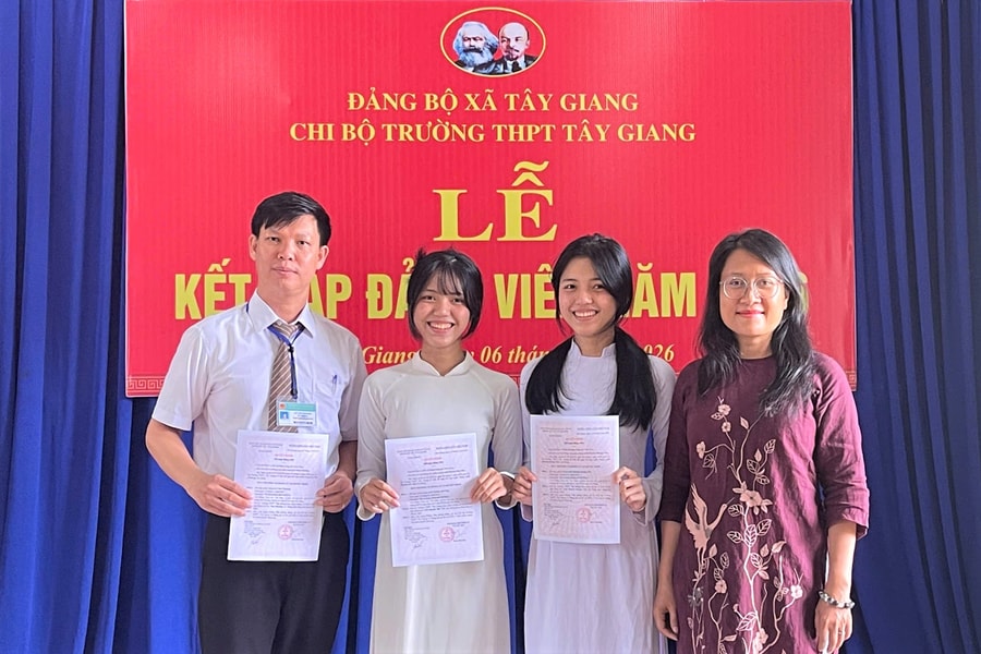 Hai học sinh người Cơ Tu được kết nạp Đảng trước kỳ thi tốt nghiệp THPT 2026