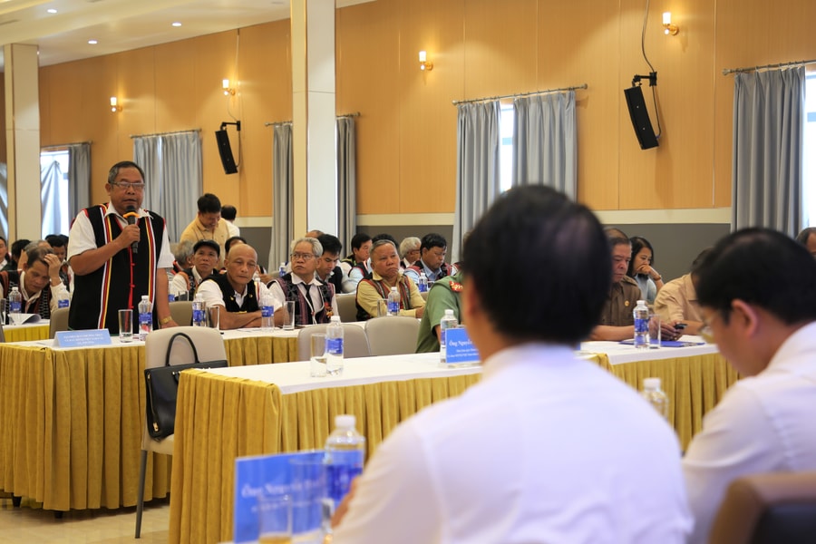 Người có uy tín hiến kế phát triển miền núi
