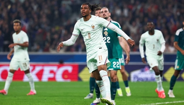 Michael Olise lập hat-trick, tuyển Pháp nhận bài học từ luật 10 giây của FIFA