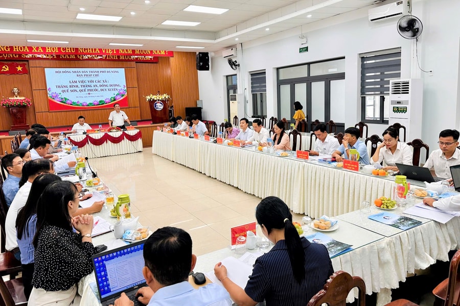 Khảo sát phương án sắp xếp thôn và giải quyết chế độ cho cán bộ dôi dư