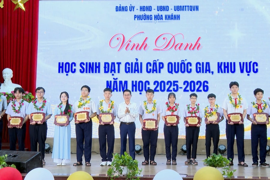 Phường Hòa Khánh tuyên dương 402 học sinh có thành tích xuất sắc
