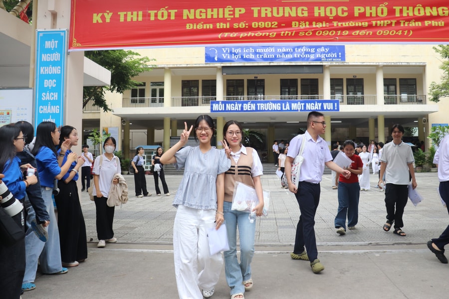 Kỳ thi tốt nghiệp THPT 2026: Đưa khoa học công nghệ, AI vào đề Ngữ văn