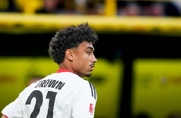 Bayern Munich áp sát chữ ký Nathaniel Brown: Gáo nước lạnh cho tham vọng của Arsenal