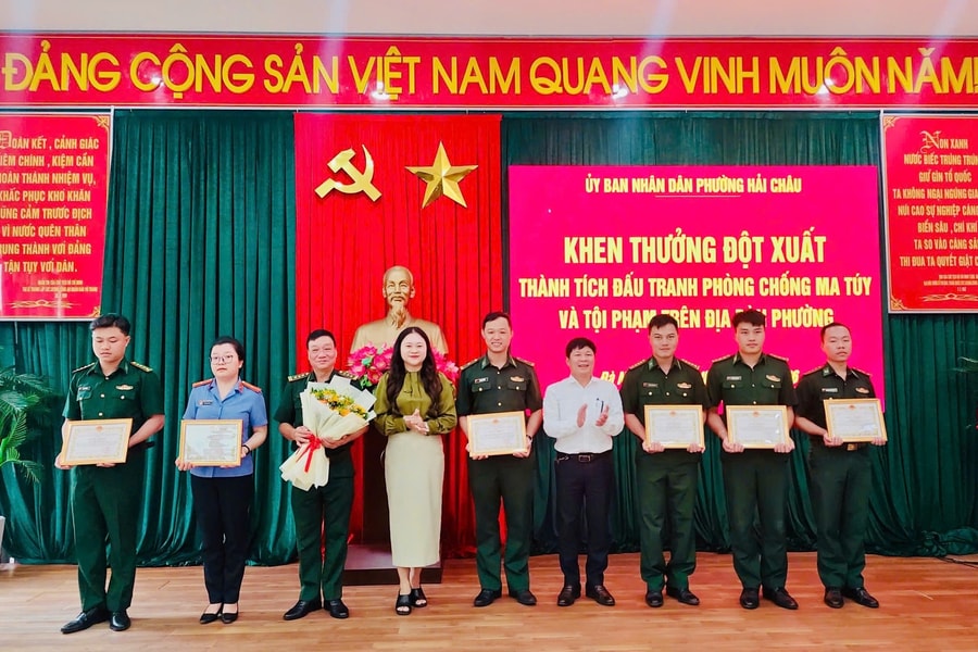 Khen thưởng Biên phòng cửa khẩu cảng Đà Nẵng về thành tích đấu tranh phòng chống tội phạm
