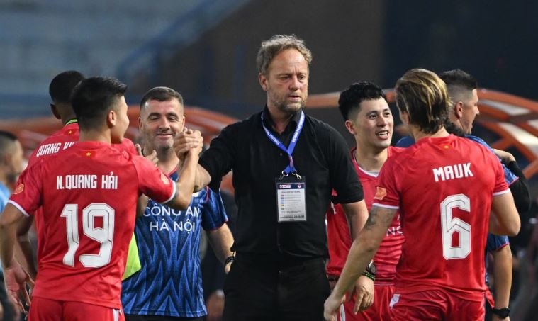 V-League 2025/26: Bài toán lấp đầy khán đài từ tinh thần cống hiến