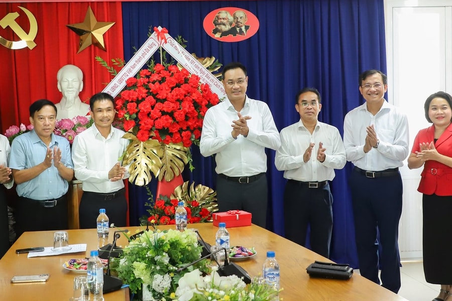 Bí thư Thành ủy Đà Nẵng Lê Ngọc Quang thăm, chúc mừng các cơ quan báo chí nhân ngày Báo chí Cách mạng Việt Nam