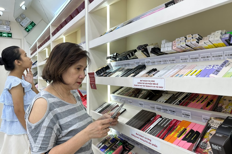 Người tiêu dùng cũng là một “chốt chặn”