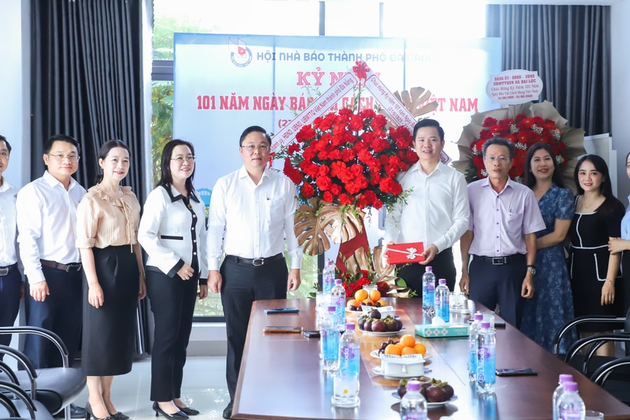 Chủ tịch Ủy ban MTTQ Việt Nam thành phố Đà Nẵng Lê Trí Thanh thăm, chúc mừng ngày Báo chí Cách mạng Việt Nam