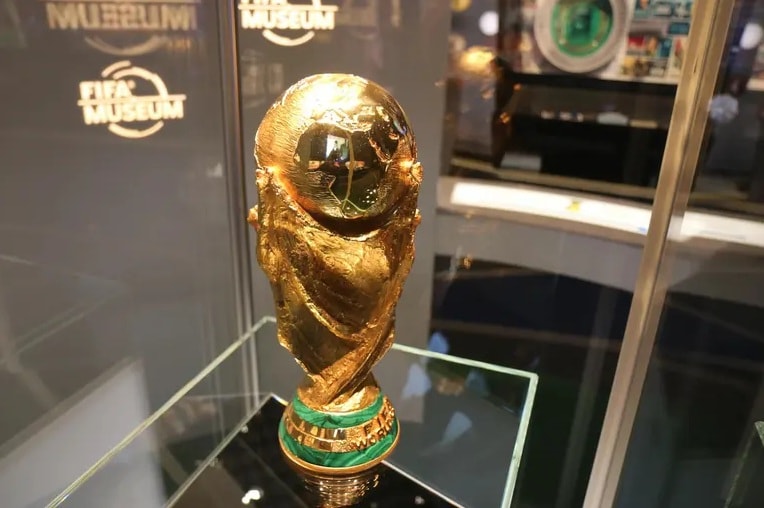 Cúp World Cup “lên giá” hơn 150% giữa cơn sốt vàng