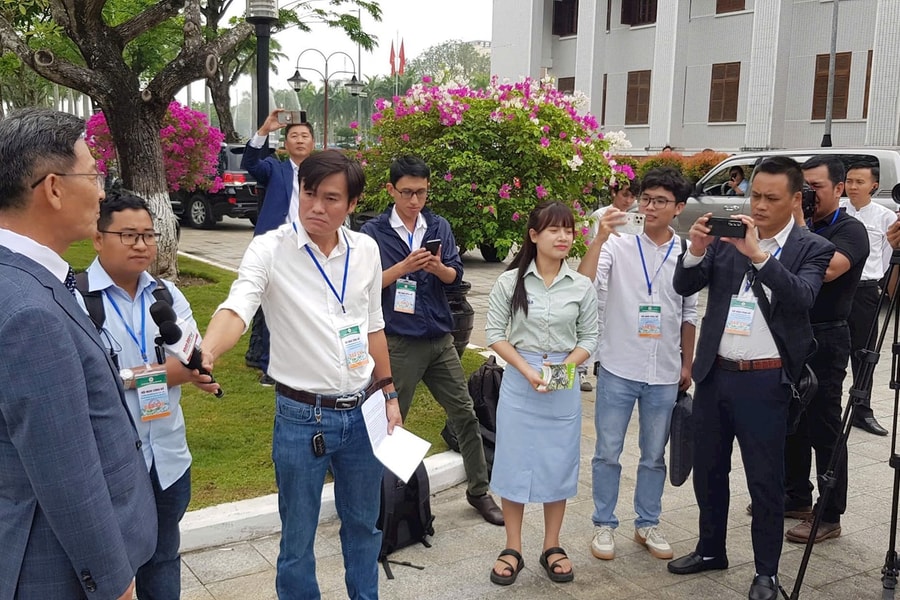 Chiếc áo thật sự của nhà báo