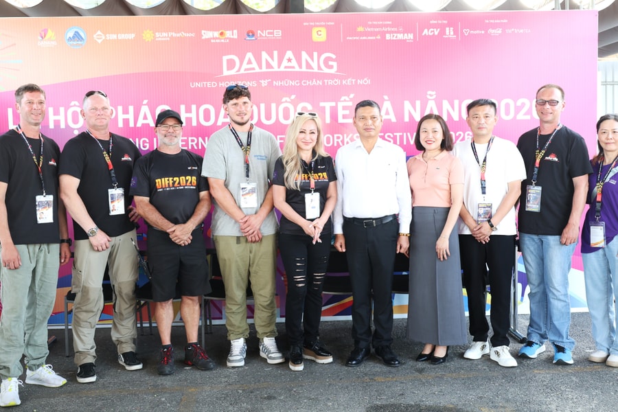Lãnh đạo thành phố Đà Nẵng thăm, động viên hai đội pháo hoa trước đêm thi 20/6
