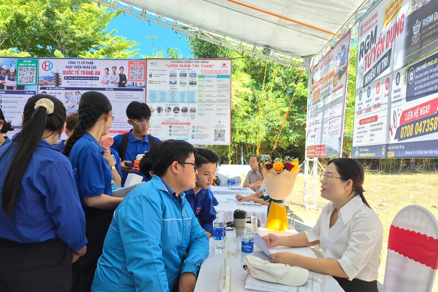 Hơn 10.000 cơ hội việc làm tại phiên giao dịch việc làm phường Điện Bàn Đông