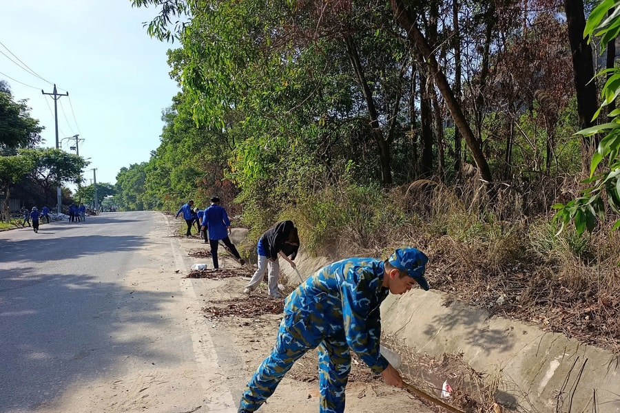 Hơn 150 tình nguyện viên ra quân vệ sinh môi trường