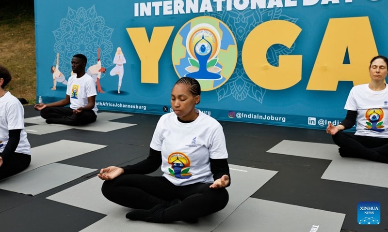 Yoga, sống khỏe cùng năm tháng