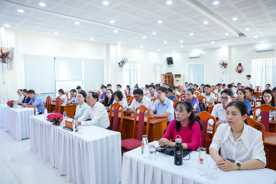 Bồi dưỡng nhận thức về Đảng cho 58 quần chúng ưu tú