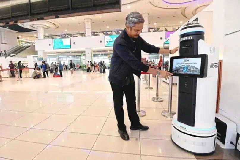 Robot “gia nhập” đội ngũ bảo vệ tại Malaysia
