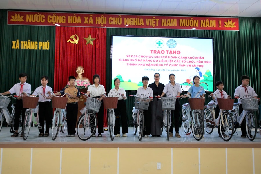 Trao tặng 100 xe đạp cho học sinh khó khăn tại xã Thăng Phú