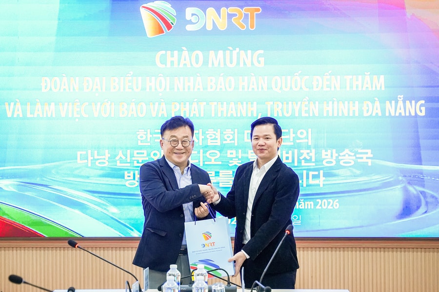 Đoàn đại biểu Hội Nhà báo Hàn Quốc thăm, làm việc với Báo và phát thanh, truyền hình Đà Nẵng