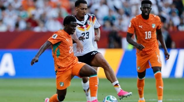 Manchester United nên chiêu mộ Christ Oulai thay vì chạy đua tốn kém vụ Ayyoub Bouaddi