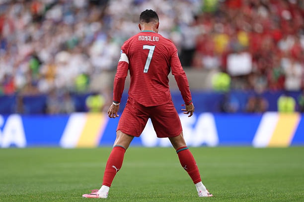 Cristiano Ronaldo lập kỷ lục vĩ đại, Bồ Đào Nha thắng hủy diệt 5-0 trước Uzbekistan