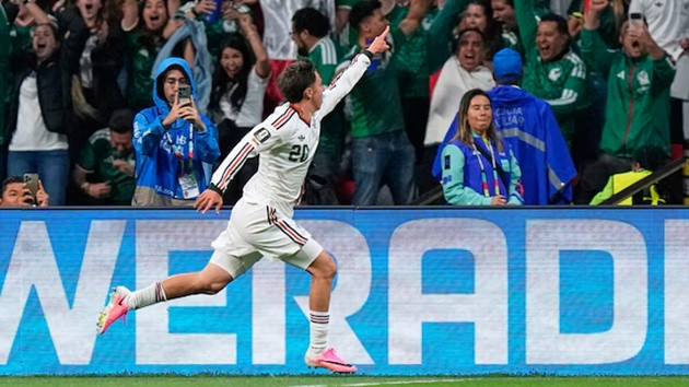 Mexico đè bẹp CH Séc 3-0: Kỷ lục vĩ đại của Ochoa và sức mạnh tuyệt đối của chủ nhà