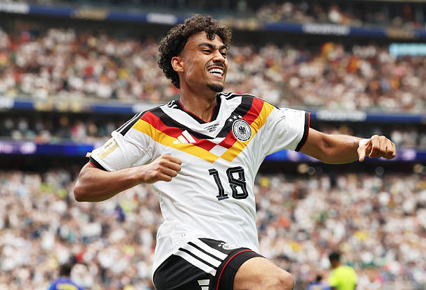 Bayern Munich chiêu mộ Nathaniel Brown: Cú áp phe 55 triệu euro vượt mặt MU và Arsenal