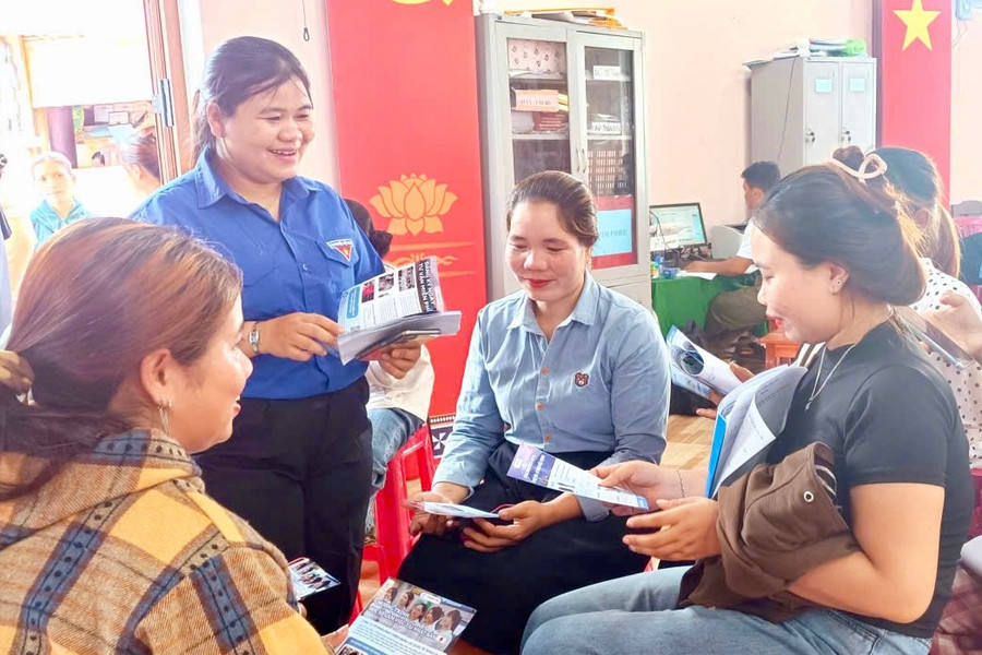 Gần 200 lao động tham gia phiên giao dịch việc làm tại xã Bến Hiên