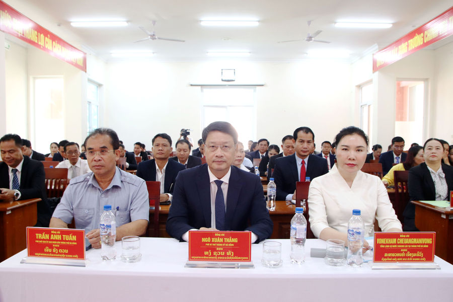 Khai giảng lớp Trung cấp lý luận chính trị dành cho cán bộ các tỉnh Trung - Nam Lào
