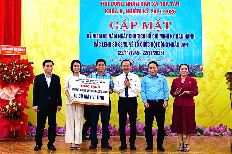 Phường Hòa Cường hỗ trợ xã Trà Tân hàng trăm triệu đồng cải thiện điều kiện dạy và học cho học sinh vùng cao