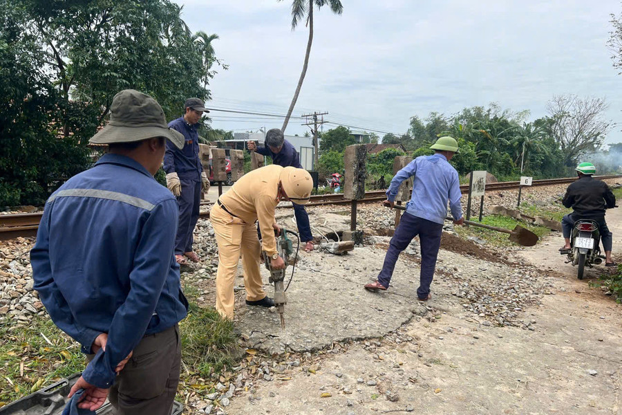 Đóng lối đi tự mở, ngăn ngừa tai nạn đường sắt
