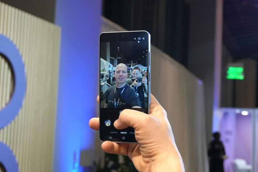 Samsung Galaxy S27: Bước ngoặt camera selfie 16MP và cảm biến vuông thế hệ mới