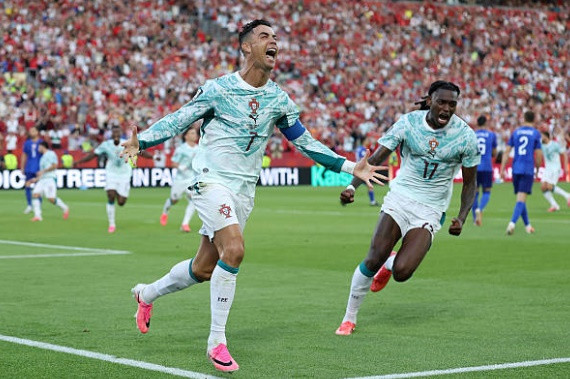 Bồ Đào Nha hạ Croatia 2-1: Ronaldo phá dớp lịch sử, Modric ngậm ngùi chia tay World Cup