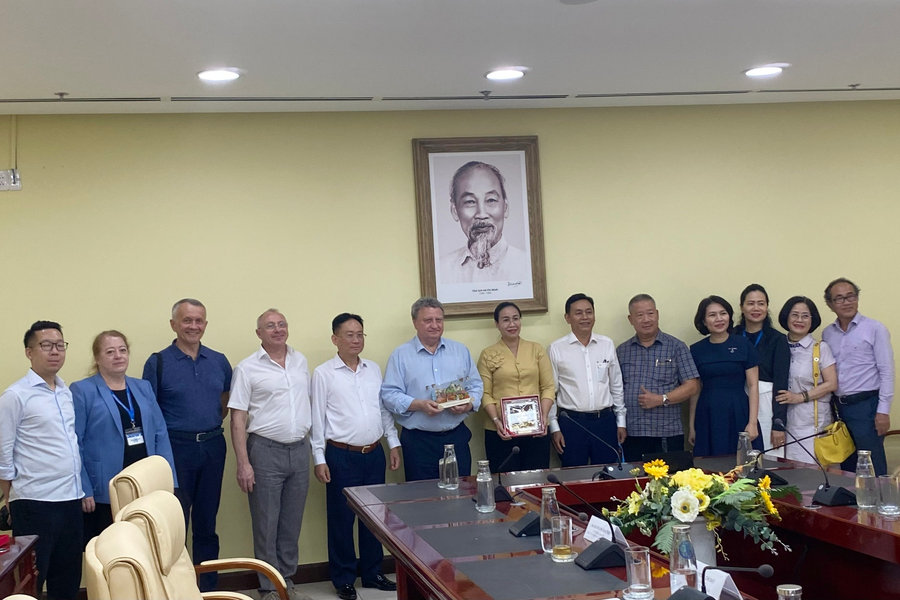 Nhà đầu tư Nga đề xuất xây dựng bệnh viện chuyên khoa mắt và phòng khám phục hồi chức năng tại Đà Nẵng