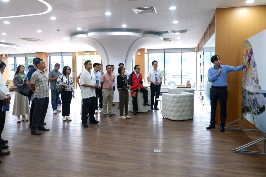 Đoàn đại biểu khảo sát thực địa các dự án của Đà Nẵng