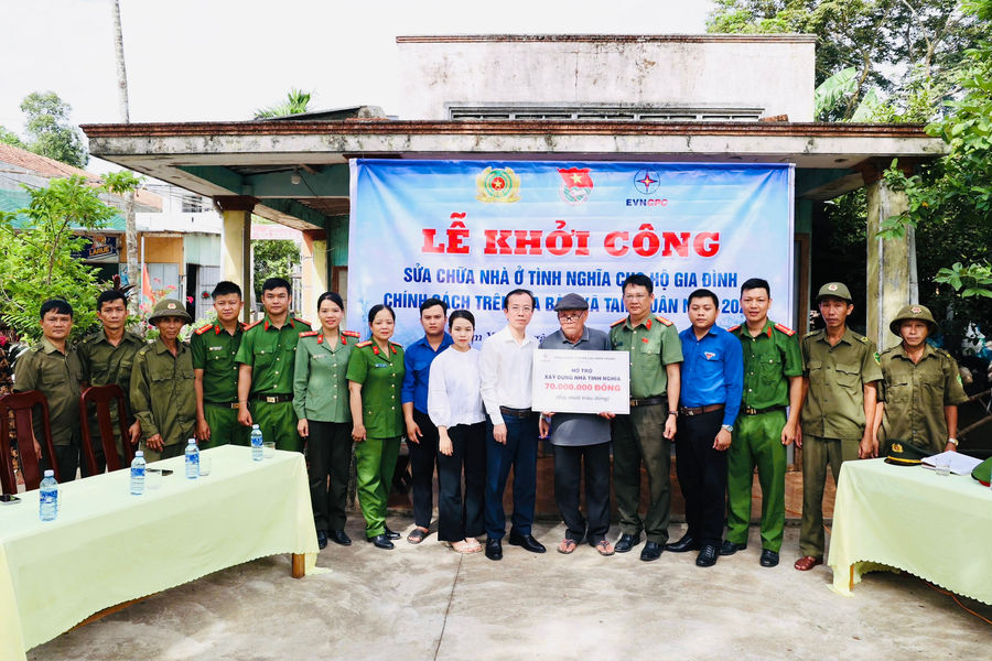 Khởi công sửa chữa nhà ở cho thân nhân liệt sĩ tại xã Tam Xuân