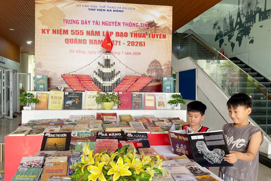 Trưng bày tài nguyên thông tin 555 năm thành lập đạo Thừa tuyên Quảng Nam