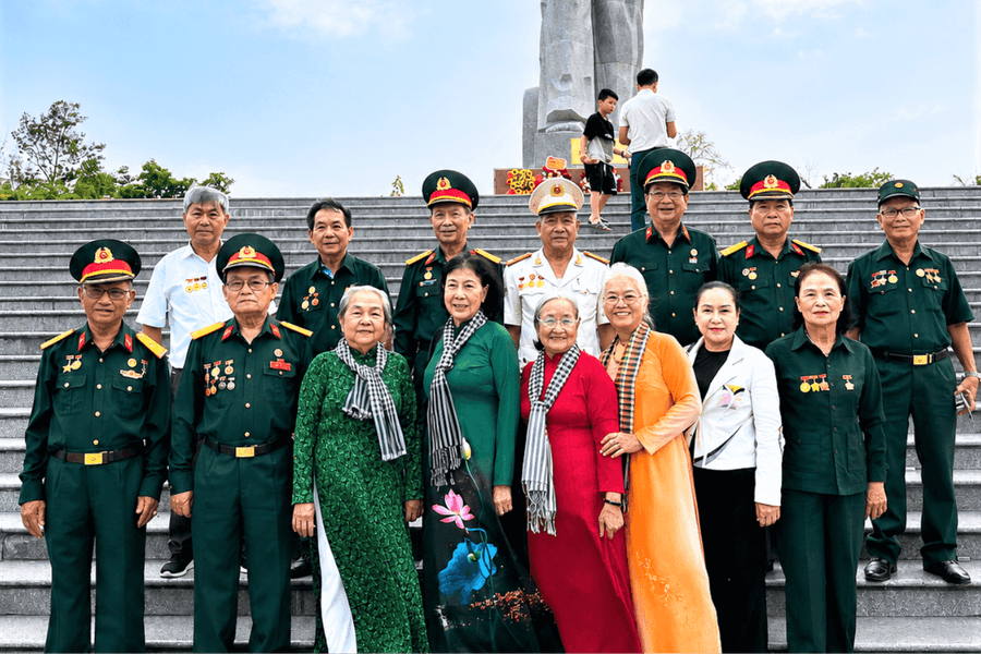 Một đời kiên trung, nghĩa tình trọn vẹn