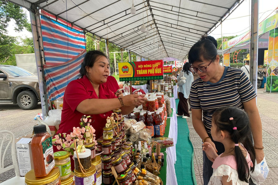 Thúc đẩy tiêu thụ hàng Việt trong hội viên nông dân