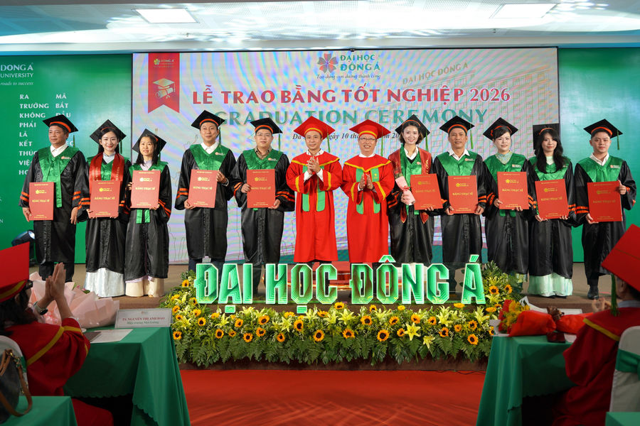 Trường Đại học Đông Á trao bằng tốt nghiệp cho 650 thạc sĩ, kỹ sư và cử nhân