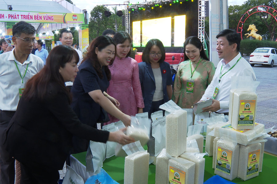 Hơn 400 sản phẩm tham gia hội chợ trưng bày, quảng bá sản phẩm nông nghiệp lần thứ VI