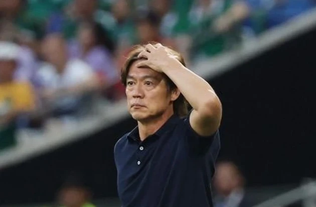 HLV Hong Myung-bo lánh sang Mỹ sau khi gia đình bị đe dọa vì thất bại tại World Cup