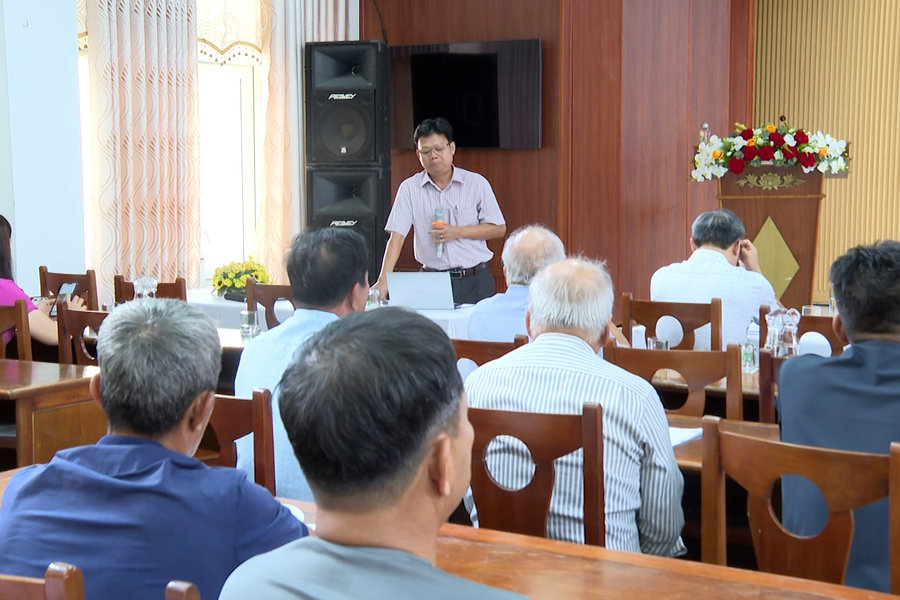 Phổ biến quy định về chống khai thác IUU cho ngư dân phường An Hải