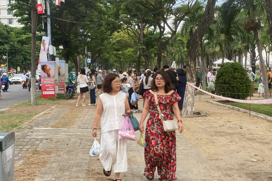 Chờ đợi khoảnh khắc bùng nổ sắc màu trên dòng sông Hàn