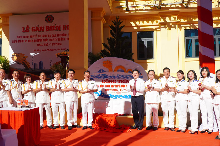 Gắn biển công trình trụ sở Thi hành án dân sự thành phố Đà Nẵng