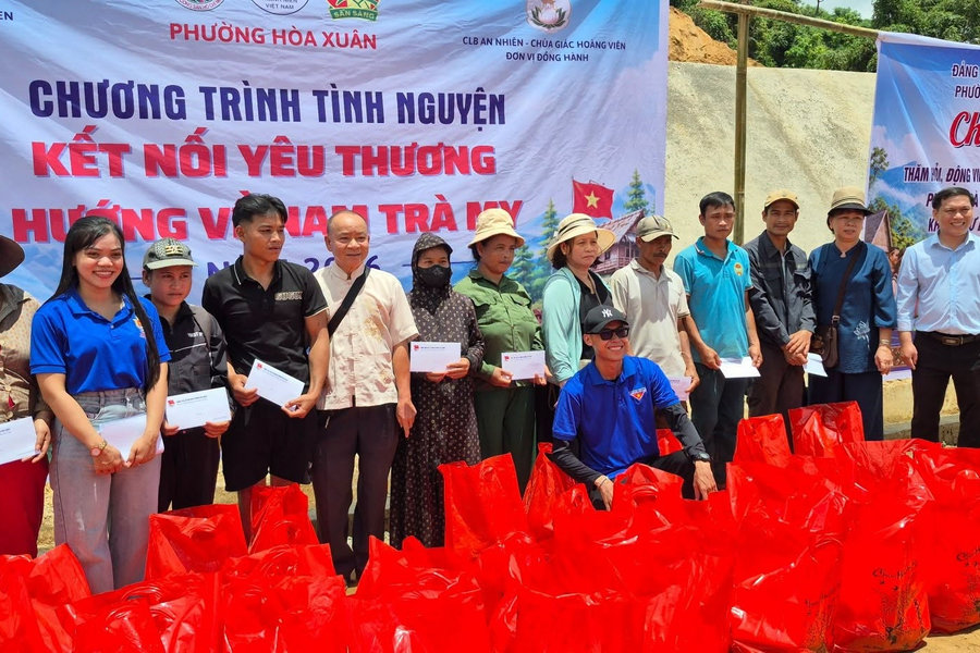 Phường Hòa Xuân trao hơn 224 triệu đồng tiếp sức người dân Nam Trà My trước mùa mưa bão