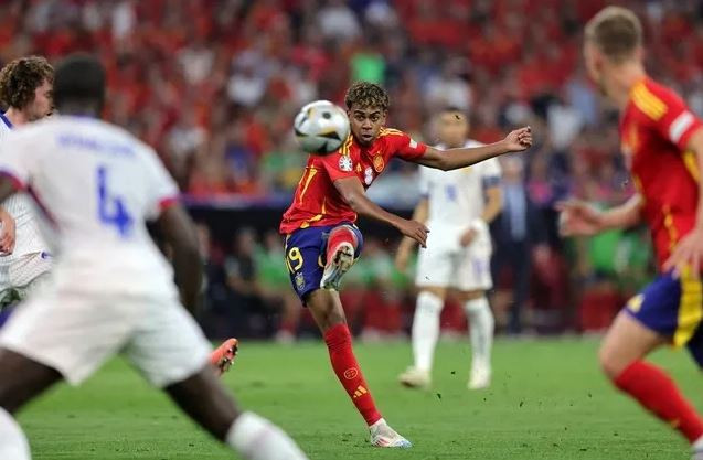 Pháp vs Tây Ban Nha: 5 màn thư hùng kinh điển làm rung chuyển lịch sử bóng đá châu Âu