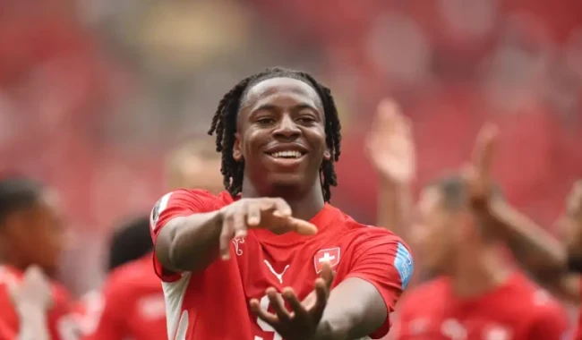Aston Villa nẫng tay trên Newcastle chiêu mộ Johan Manzambi giá 50 triệu bảng